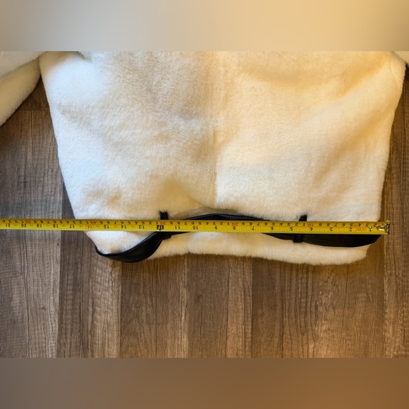 The Akira Label Montego white Faux Fur Biker Jacket Women’s Small NEW - Picture 16 of 16